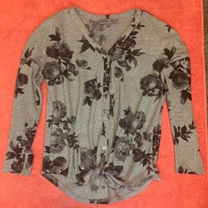 Almost Famous Size S - Gray & Black Floral Button Down Long Sleeve Top with Tie